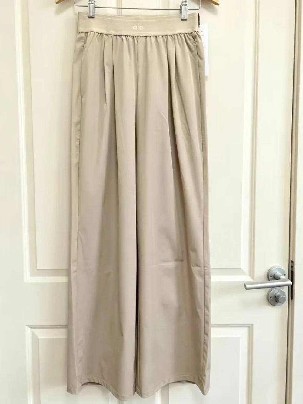 NWT Alo Yoga（Regular）Suit Up Trouser💓Gravel Wide Leg Pants🎄Quiet luxury - Picture 2 of 8